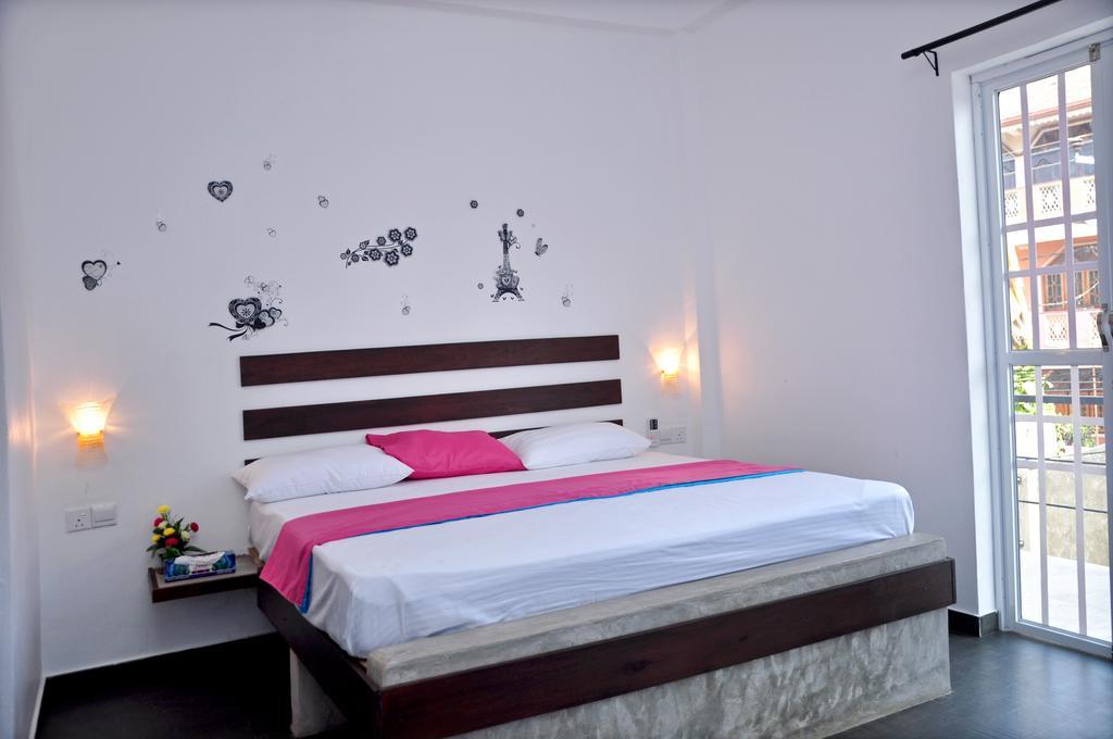 Petit Guest House Негомбо Экстерьер фото