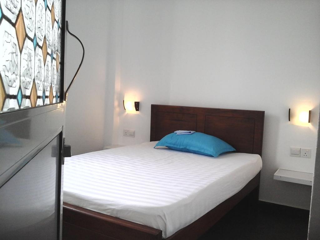 Petit Guest House Негомбо Номер фото