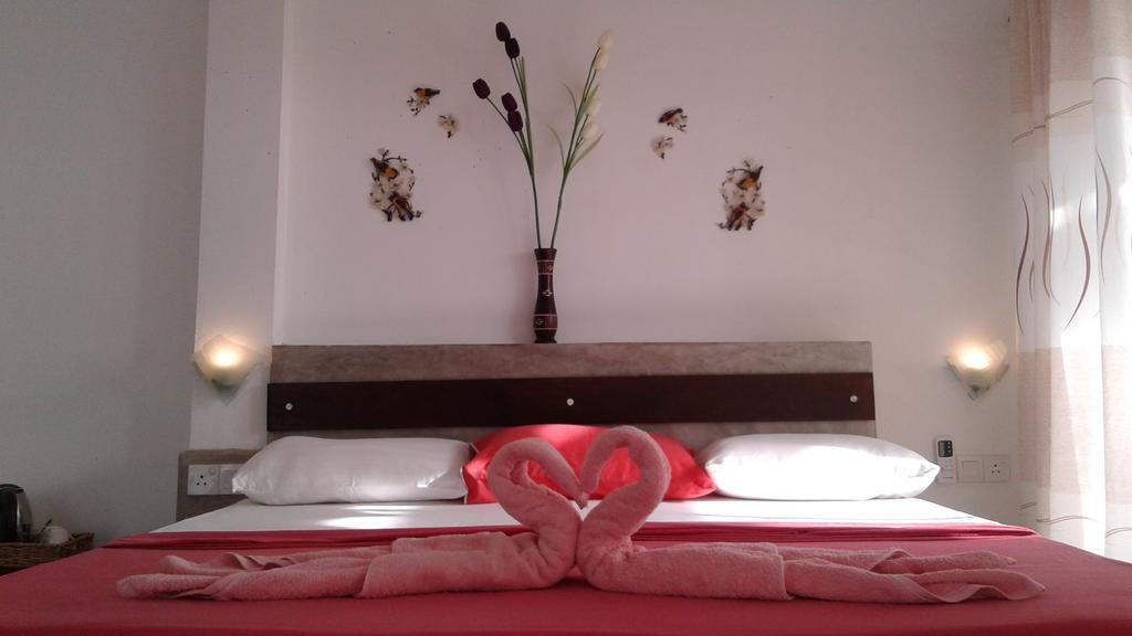 Petit Guest House Негомбо Экстерьер фото