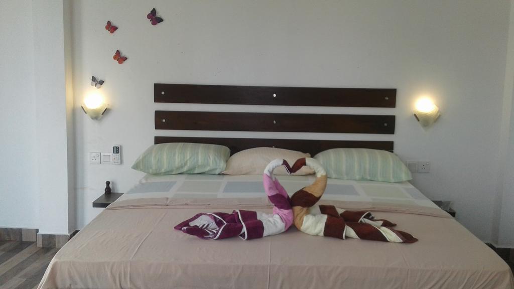 Petit Guest House Негомбо Экстерьер фото